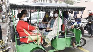 People are seen wearing masks in Amritsar following multiple positive cases of coronavirus in the country, on Friday.(Sameer Sehgal/HT Photo) People are seen wearing masks in Amritsar following multiple positive cases of coronavirus in the country, on Friday.(Sameer Sehgal/HT Photo)