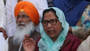 Former SAD MP Paramjit Kaur Gulshan with rebel Akali leader and Rajya Sabha MP Sukhdev Singh Dhindsa in Bathinda on Saturday.(HT PHOTO) Former SAD MP Paramjit Kaur Gulshan with rebel Akali leader and Rajya Sabha MP Sukhdev Singh Dhindsa in Bathinda on Saturday.(HT PHOTO)