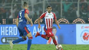 David Williams of ATK and Albert Serran of Bengaluru FC in action during match 45 of the Indian Super League.(SPORTZPICS for ISL) David Williams of ATK and Albert Serran of Bengaluru FC in action during match 45 of the Indian Super League.(SPORTZPICS for ISL)