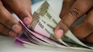 Another study, which examined 96 notes and 48 coins of various denominations, had found that almost all samples harboured bacteria, fungus and parasites. Another study, which examined 96 notes and 48 coins of various denominations, had found that almost all samples harboured bacteria, fungus and parasites.