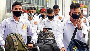 Passengers wearing masks arrive at the NSCBI Airport in Kolkata on Saturday.(PTI photo) Passengers wearing masks arrive at the NSCBI Airport in Kolkata on Saturday.(PTI photo)