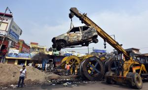 Charred vehicles following violent clashes in North East Delhi over the amended citizenship law at north-east Delhi’s Chand Bagh.(Sonu Mehta/HT PHOTO) Charred vehicles following violent clashes in North East Delhi over the amended citizenship law at north-east Delhi’s Chand Bagh.(Sonu Mehta/HT PHOTO)