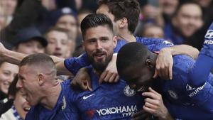 Chelsea's Olivier Giroud, center, celebrates with teammates after scoring his side's fourth goal during the English Premier League soccer match between Chelsea and Everton at Stamford Bridge stadium in London, Sunday, March 8, 2020. (AP Photo/Matt Dunham)(AP) Chelsea's Olivier Giroud, center, celebrates with teammates after scoring his side's fourth goal during the English Premier League soccer match between Chelsea and Everton at Stamford Bridge stadium in London, Sunday, March 8, 2020. (AP Photo/Matt Dunham)(AP)