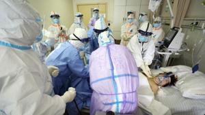 Medical personnel attend to a patient in critical condition at a hospital designated for coronavirus patients in Wuhan in central China's Hubei province.(AP) Medical personnel attend to a patient in critical condition at a hospital designated for coronavirus patients in Wuhan in central China's Hubei province.(AP)