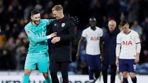 Tottenham Hotspur's Hugo Lloris and Burnley's Joe Hart after the match.(Reuters) Tottenham Hotspur's Hugo Lloris and Burnley's Joe Hart after the match.(Reuters)