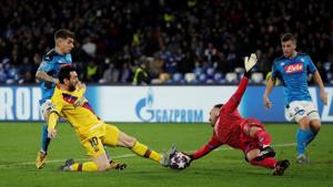 Barcelona's Lionel Messi in action with Napoli's David Ospina.(REUTERS) Barcelona's Lionel Messi in action with Napoli's David Ospina.(REUTERS)