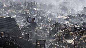 According to slum dwellers and fire officials, illegal gas and electricity connections in the slum caused the fire.(REUTERS) According to slum dwellers and fire officials, illegal gas and electricity connections in the slum caused the fire.(REUTERS)