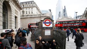 People are seen as they emerge from the Bank underground station in the City of London financial district. Image used for representational purpose only.(REUTERS) People are seen as they emerge from the Bank underground station in the City of London financial district. Image used for representational purpose only.(REUTERS)
