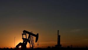 The plunging price of crude could prompt more people to use cars and planes rather than public transport.(REUTERS) The plunging price of crude could prompt more people to use cars and planes rather than public transport.(REUTERS)