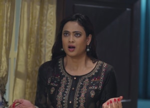 Shweta Tiwari during the shooting of the sequence where she burnt her hands on Mere Dad Ki Dulhan.