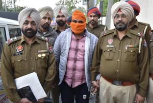 Arrested accused with 10kg heroin in rural police custody in Amritsar on Thursday.(Sameer Sehgal/HT) Arrested accused with 10kg heroin in rural police custody in Amritsar on Thursday.(Sameer Sehgal/HT)