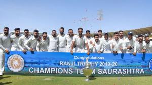 Saurashtra players pose for a group photo after winning the Ranji Trophy final.(PTI) Saurashtra players pose for a group photo after winning the Ranji Trophy final.(PTI)