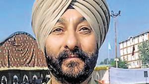 Singh was arrested along with two terrorists whom he was ferrying in a car in Kashmir Valley.(PTI) Singh was arrested along with two terrorists whom he was ferrying in a car in Kashmir Valley.(PTI)