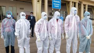 A group of over 200 Indians who arrived from Iran were quarantined at a special facility in Jaisalmer on Sunday(HT Photo) A group of over 200 Indians who arrived from Iran were quarantined at a special facility in Jaisalmer on Sunday(HT Photo)