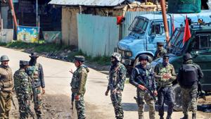 Army soldiers during an encounter with militants, in Dialgam area of South Kashmir's Anantnag district.(PTI) Army soldiers during an encounter with militants, in Dialgam area of South Kashmir's Anantnag district.(PTI)
