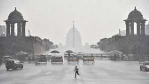 The rainfall in the national capital also led to a drop in the mercury and waterlogging in several areas, causing traffic jams.(PTI) The rainfall in the national capital also led to a drop in the mercury and waterlogging in several areas, causing traffic jams.(PTI)