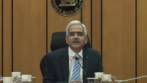 India, the RBI governor said, is relatively insulated from the global value chain and to that extent, the impact of the pandemic on India will be less.(ANI/Twitter)