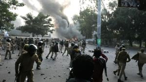 Demonstrators and police face off during an anti Citizenship Amendment Act (CAA) and National Register of Citizens (NRC) protest at Parivartan Chowk area of Lucknow, Uttar Pradesh on Thursday, December 19, 2019.(Dheeraj Dhawan/HT Photo) Demonstrators and police face off during an anti Citizenship Amendment Act (CAA) and National Register of Citizens (NRC) protest at Parivartan Chowk area of Lucknow, Uttar Pradesh on Thursday, December 19, 2019.(Dheeraj Dhawan/HT Photo)
