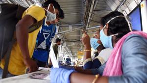 Medical officers measure body temperature of passengers, at Railway station in Kochi on Monday. (ANI Photo)(ANI) Medical officers measure body temperature of passengers, at Railway station in Kochi on Monday. (ANI Photo)(ANI)