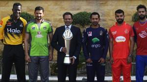 Captains of the PSL teams pose with the ISL trophy.(ICC/ Twitter) Captains of the PSL teams pose with the ISL trophy.(ICC/ Twitter)