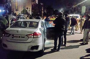 Police carrying out probe at the crime spot.(HT PHOTO) Police carrying out probe at the crime spot.(HT PHOTO)