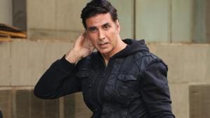 Actor Akshay Kumar ditches the helicopter for a bike to beat the Mumbai Traffic as he arrives at the trailer launch of his upcoming film Sooryavanshi.(IANS) Actor Akshay Kumar ditches the helicopter for a bike to beat the Mumbai Traffic as he arrives at the trailer launch of his upcoming film Sooryavanshi.(IANS)