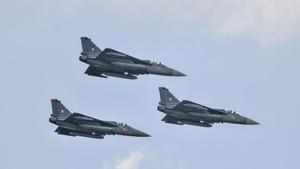Tejas light combat aircraft made its debut flight.(PTI Photo) Tejas light combat aircraft made its debut flight.(PTI Photo)