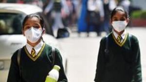 School students wearing protective masks as a precautionary measure against coronavirus.(Amal KS/HT PHOTO) School students wearing protective masks as a precautionary measure against coronavirus.(Amal KS/HT PHOTO)