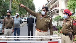 Police cordoning off the street outside the woman patient’s house in Phase 3A, Mohali. She is isolated at the Phase 6 civil hospital.(Anil Dayal/HT) Police cordoning off the street outside the woman patient’s house in Phase 3A, Mohali. She is isolated at the Phase 6 civil hospital.(Anil Dayal/HT)