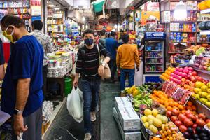Coronavirus in India: People in face masks throng to stock up on groceries amid a coronavirus fuelled panic, at INA Market, in New Delhi.(Photo by Amal KS / Hindustan Times) Coronavirus in India: People in face masks throng to stock up on groceries amid a coronavirus fuelled panic, at INA Market, in New Delhi.(Photo by Amal KS / Hindustan Times)