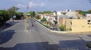 Roads in Mohali’s Phase 3B1 emptied as news of a woman testing positive came to fore on Friday.(PHOTO:Anil Dayal/HT) Roads in Mohali’s Phase 3B1 emptied as news of a woman testing positive came to fore on Friday.(PHOTO:Anil Dayal/HT)
