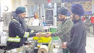 Sikhs helping out the community. (representational image)(HT Photos) Sikhs helping out the community. (representational image)(HT Photos)