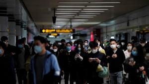 Passengers wearing face masks are seen at a subway station in China’ Shanghai after the city's emergency alert level for coronavirus disease Covid-19)was downgraded, on March 23.(Reuters Photo) Passengers wearing face masks are seen at a subway station in China’ Shanghai after the city's emergency alert level for coronavirus disease Covid-19)was downgraded, on March 23.(Reuters Photo)
