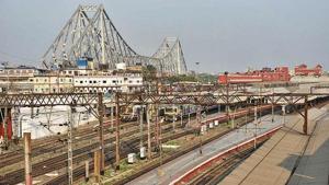 Howrah station wore a deserted look on the first day of lockdown imposed by the West Bengal government on Monday to curb the spread of coronavirus.(Samir Jana /HT Photo) Howrah station wore a deserted look on the first day of lockdown imposed by the West Bengal government on Monday to curb the spread of coronavirus.(Samir Jana /HT Photo)