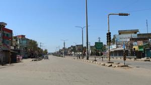 A view of a deserted road in Zirakpur, Punjab during the Janta Curfew, Sunday, March 22, 2020.(HT Photo) A view of a deserted road in Zirakpur, Punjab during the Janta Curfew, Sunday, March 22, 2020.(HT Photo)