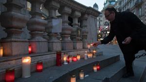 A man lights a candle at the plague column (Trinity Column) in Vienna's city center on March 25, 2020. People placed candles as a sign of hope against the corona virus on the pillar in Vienna. The plague column (Trinity Column) was built after the great plague epidemic in 1679.(AFP) A man lights a candle at the plague column (Trinity Column) in Vienna's city center on March 25, 2020. People placed candles as a sign of hope against the corona virus on the pillar in Vienna. The plague column (Trinity Column) was built after the great plague epidemic in 1679.(AFP)