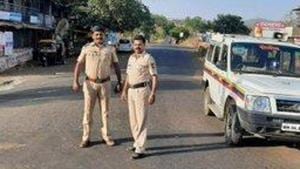 Reports of desperate migrant workers heading home amid lockdown on account of coronavirus pandemic are emerging from many parts of the country. (Photo @DGPMaharashtra) Reports of desperate migrant workers heading home amid lockdown on account of coronavirus pandemic are emerging from many parts of the country. (Photo @DGPMaharashtra)