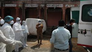 Family members of a person who tested positive for Covid-19 being taken to a quarantine facility during the second day of national lockdown imposed by PM Narendra Modi to curb the spread of coronavirus, at Ramganj, in Jaipur, Rajasthan, India, on Thursday, 26 March 2020.(Photo: Himanshu Vyas / Hindustan Times) Family members of a person who tested positive for Covid-19 being taken to a quarantine facility during the second day of national lockdown imposed by PM Narendra Modi to curb the spread of coronavirus, at Ramganj, in Jaipur, Rajasthan, India, on Thursday, 26 March 2020.(Photo: Himanshu Vyas / Hindustan Times)