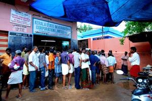 Wine shops in Kerala had opened briefly during the first phase of the lockdown before the government shut them down.(HT PHOTO) Wine shops in Kerala had opened briefly during the first phase of the lockdown before the government shut them down.(HT PHOTO)