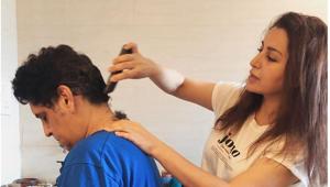 Tisca Chopra turns hairstylist for her husband Sanjay Chopra. Tisca Chopra turns hairstylist for her husband Sanjay Chopra.