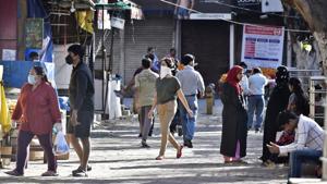 Near empty view of an erstwhile busy Malviya Nagar Market in Delhi on day 4 of the 21-day nationwide lockdown to check the spread of coronavirus.(Sanjeev Verma/HT PHOTO) Near empty view of an erstwhile busy Malviya Nagar Market in Delhi on day 4 of the 21-day nationwide lockdown to check the spread of coronavirus.(Sanjeev Verma/HT PHOTO)