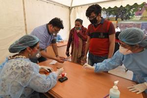 Doctors check patients for symptoms of coronavirus, New Delhi, March 18, 2020(Sanchit Khanna/HT PHOTO) Doctors check patients for symptoms of coronavirus, New Delhi, March 18, 2020(Sanchit Khanna/HT PHOTO)