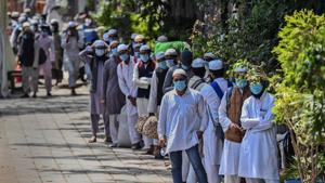 People who took part in a Tablighi Jamaat function earlier this month walk to board buses taking them to a quarantine facility amid concerns of infection at Nizamuddin West in New Delhi on Tuesday, March 31, 2020.(Biplov Bhuyan/HT photo) People who took part in a Tablighi Jamaat function earlier this month walk to board buses taking them to a quarantine facility amid concerns of infection at Nizamuddin West in New Delhi on Tuesday, March 31, 2020.(Biplov Bhuyan/HT photo)