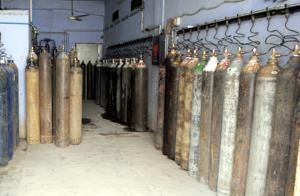 A typical Oxygen providing facility at hospitals comprises an oxygen cylinder feeding only one patient through a Ventimask arrangement(HT File Photo used for representational purpose only) A typical Oxygen providing facility at hospitals comprises an oxygen cylinder feeding only one patient through a Ventimask arrangement(HT File Photo used for representational purpose only)