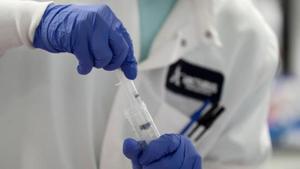 A scientist conducts research on a vaccine for the novel coronavirus Covid-19 at the laboratories of RNA medicines company Arcturus Therapeutics in San Diego, California, US.(Reuters File Photo)