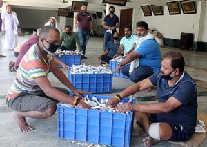 Kindness counts: Volunteers packing food packets distribute to people during the lockdown in India to prevent the spread of Covid-19.(ANI) Kindness counts: Volunteers packing food packets distribute to people during the lockdown in India to prevent the spread of Covid-19.(ANI)