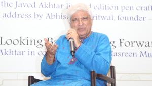 Javed Akhtar has applauded CM Uddhav Thackeray’s efforts in combating the coronavirus in Maharashtra.(IANS) Javed Akhtar has applauded CM Uddhav Thackeray’s efforts in combating the coronavirus in Maharashtra.(IANS)