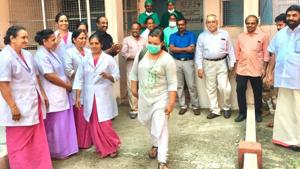 Colleagues cheer Reshma Mohandas,a nurse, as she leaves the Covid-19 ward in Kerala’s Kottayam Medical College Hospital.(HT PHOTO.)