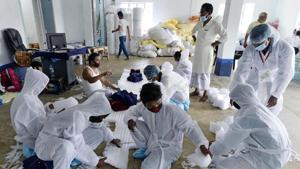 Workers manufacturing Personal protective equipment (PPE) suits for the medical staff in Kolkata.(ANI Photo) Workers manufacturing Personal protective equipment (PPE) suits for the medical staff in Kolkata.(ANI Photo)