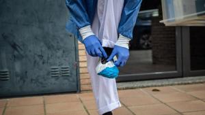 Of the over 50 doctors and healthcare workers that have tested positive for the disease in India over the last two weeks, many were not involved in treating Covid-19 patients.(Bloomberg) Of the over 50 doctors and healthcare workers that have tested positive for the disease in India over the last two weeks, many were not involved in treating Covid-19 patients.(Bloomberg)